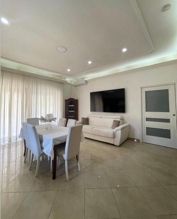 House Mari Apartment Наполи Екстериор снимка